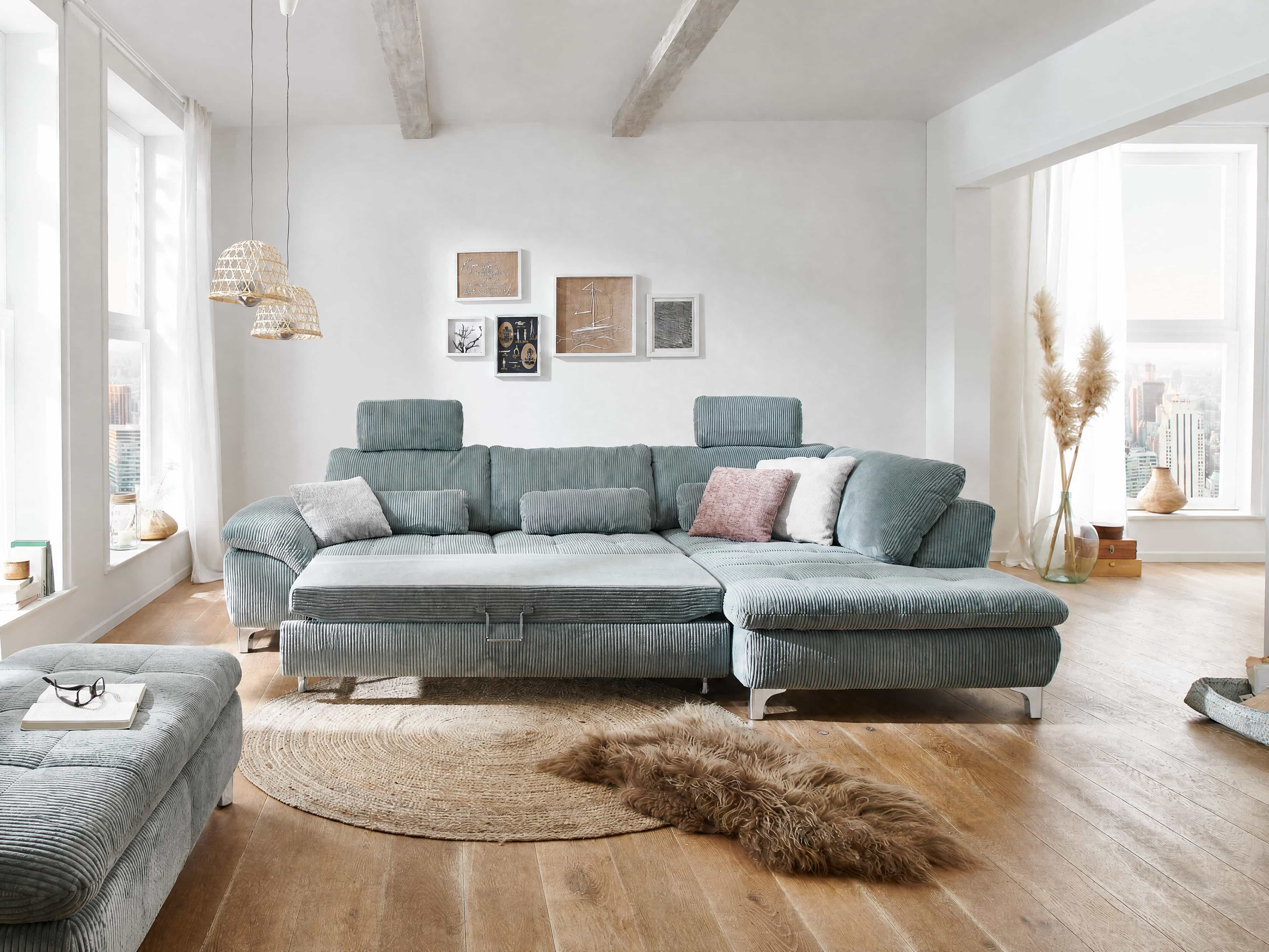 Ecksofa L-Form im hellblauen Cordstoff mit verstellbaren Kopfstützen, Armlehnen und Metallfüßen